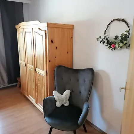 Am Reinhardswald -buchenzweig- *